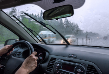 Driving in the rain? How to avoid hydroplaning and control your vehicle
